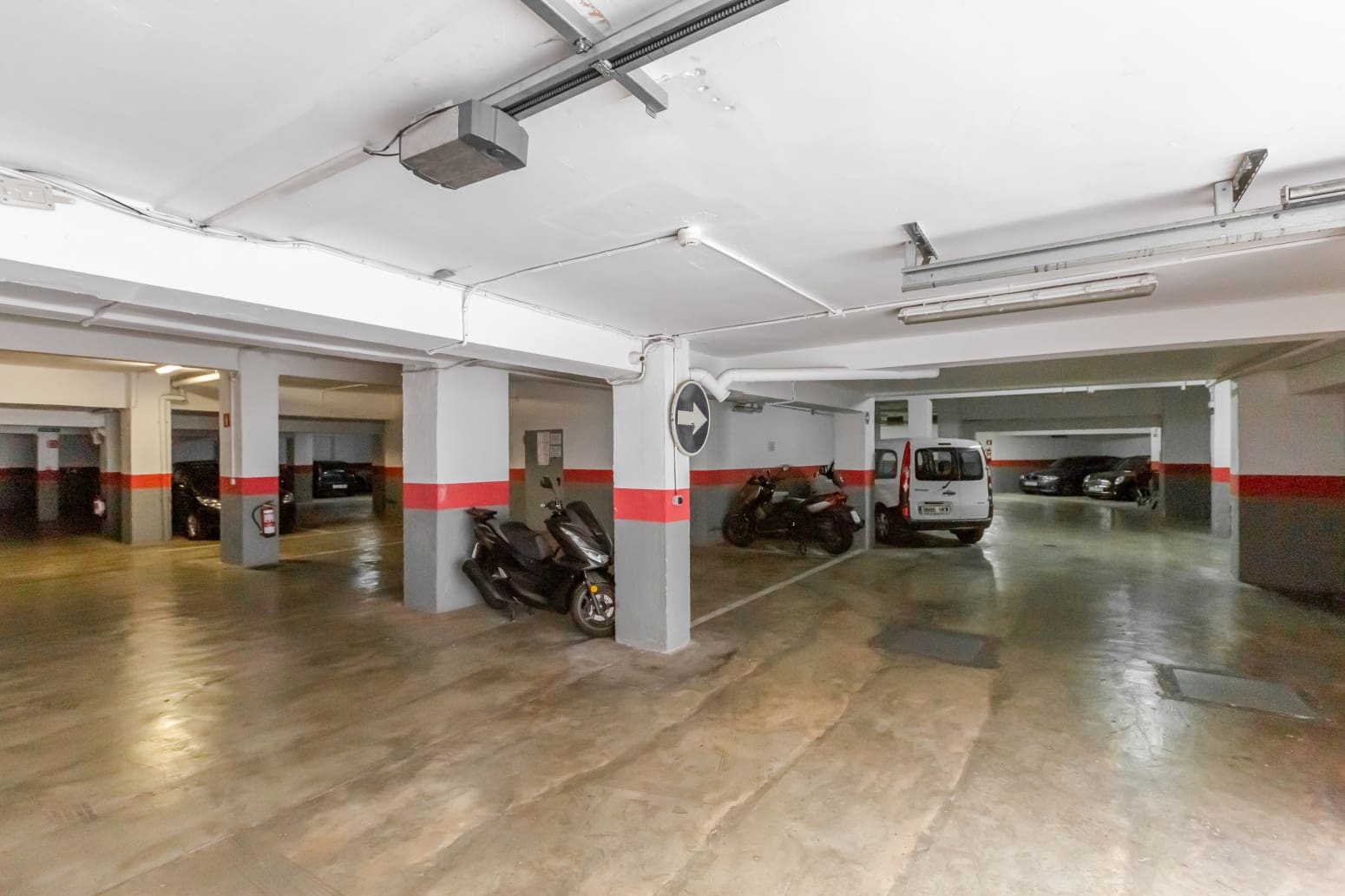 4 bedroom Flat for sale in Pamplona / Iruna with garage - € 384,000 (Ref: 9142701)