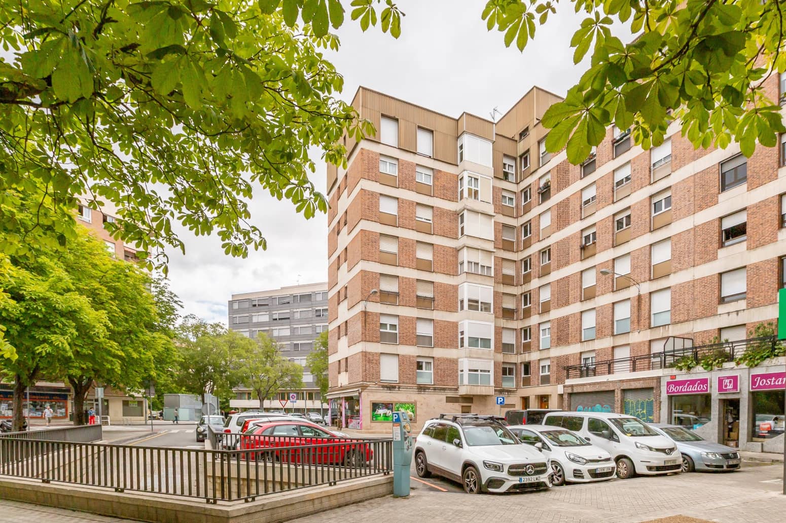 4 bedroom Flat for sale in Pamplona / Iruna with garage - € 384,000 (Ref: 9142701)