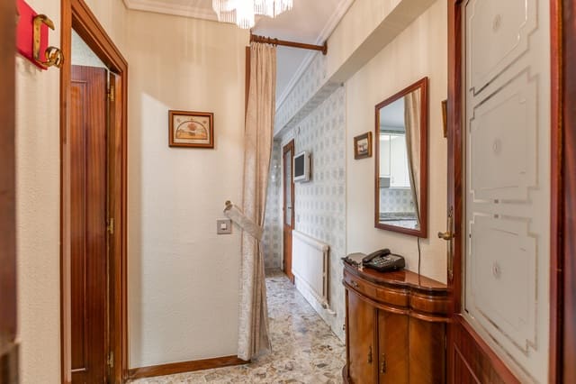 4 sypialnia Mieszkanie na sprzedaż w Pampeluna z garażem - 384 000 € (Ref: 9142701)