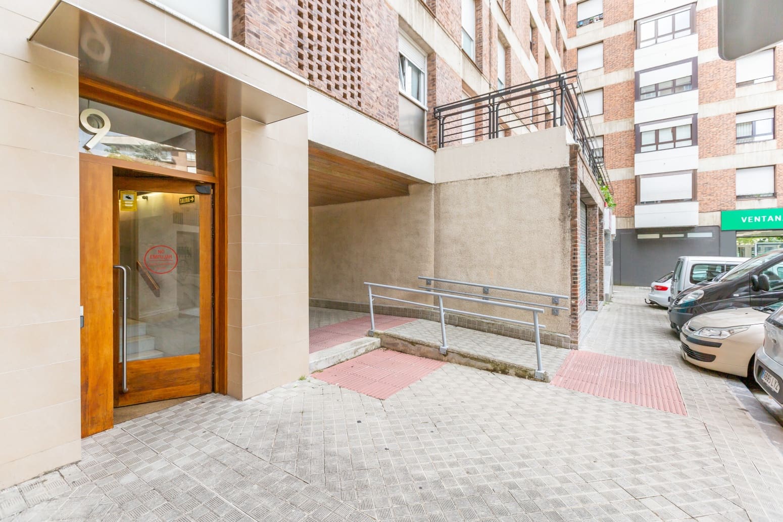 4 bedroom Flat for sale in Pamplona / Iruna with garage - € 384,000 (Ref: 9142701)