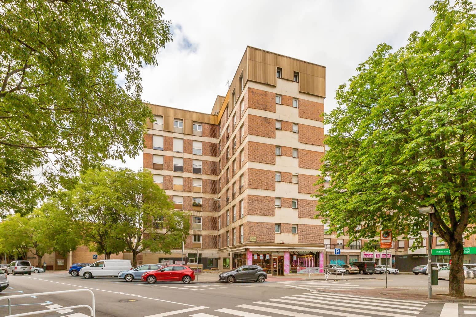 4 bedroom Flat for sale in Pamplona / Iruna with garage - € 384,000 (Ref: 9142701)