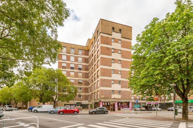 4 soveværelse Lejlighed til salg i Pamplona / Iruña med garage - € 399.000 (Ref: 9142701)