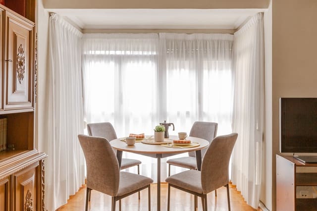 4 bedroom Flat for sale in Pamplona / Iruña with garage - € 384,000 (Ref: 9142701)