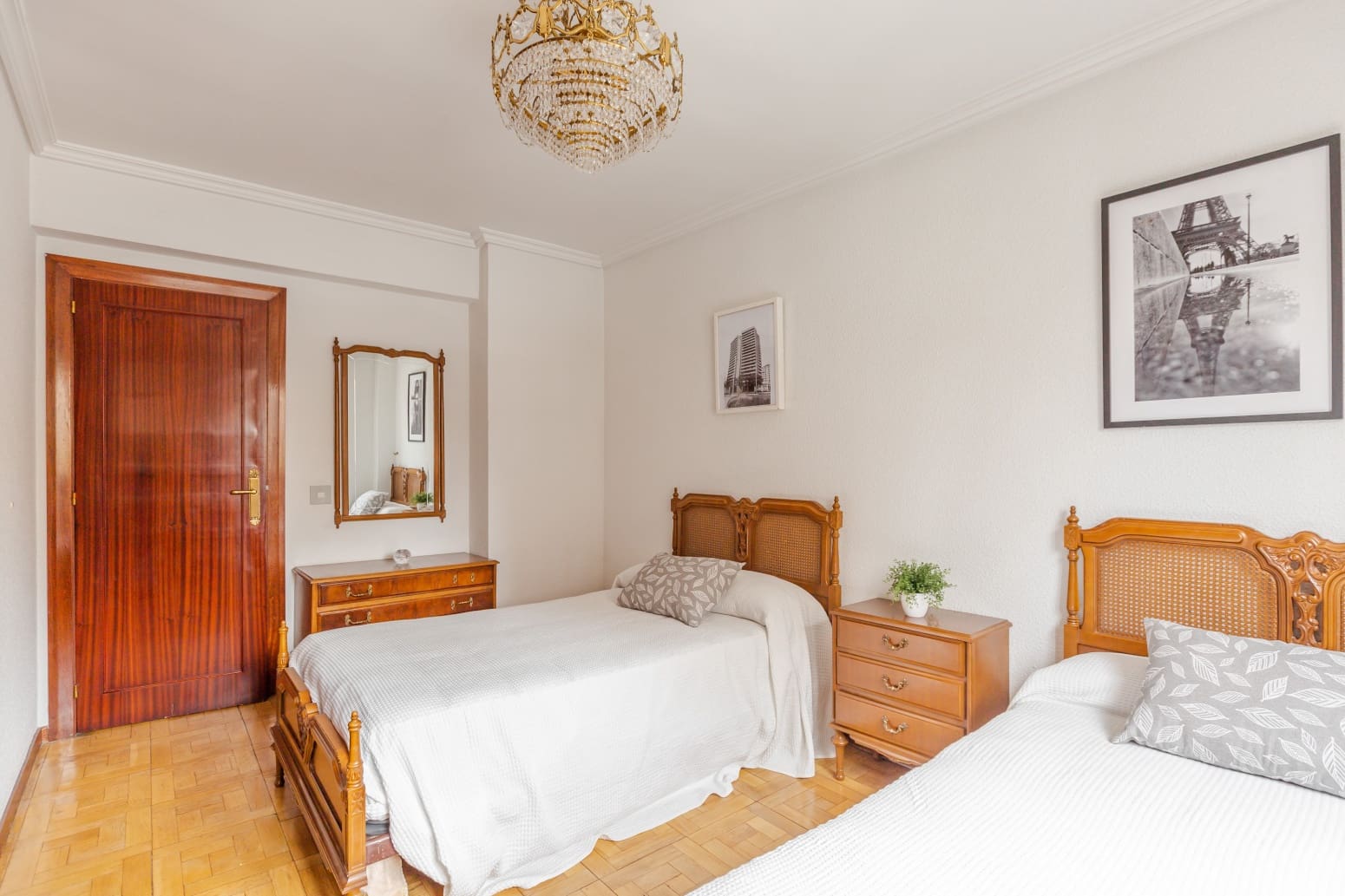 4 bedroom Flat for sale in Pamplona / Iruna with garage - € 384,000 (Ref: 9142701)