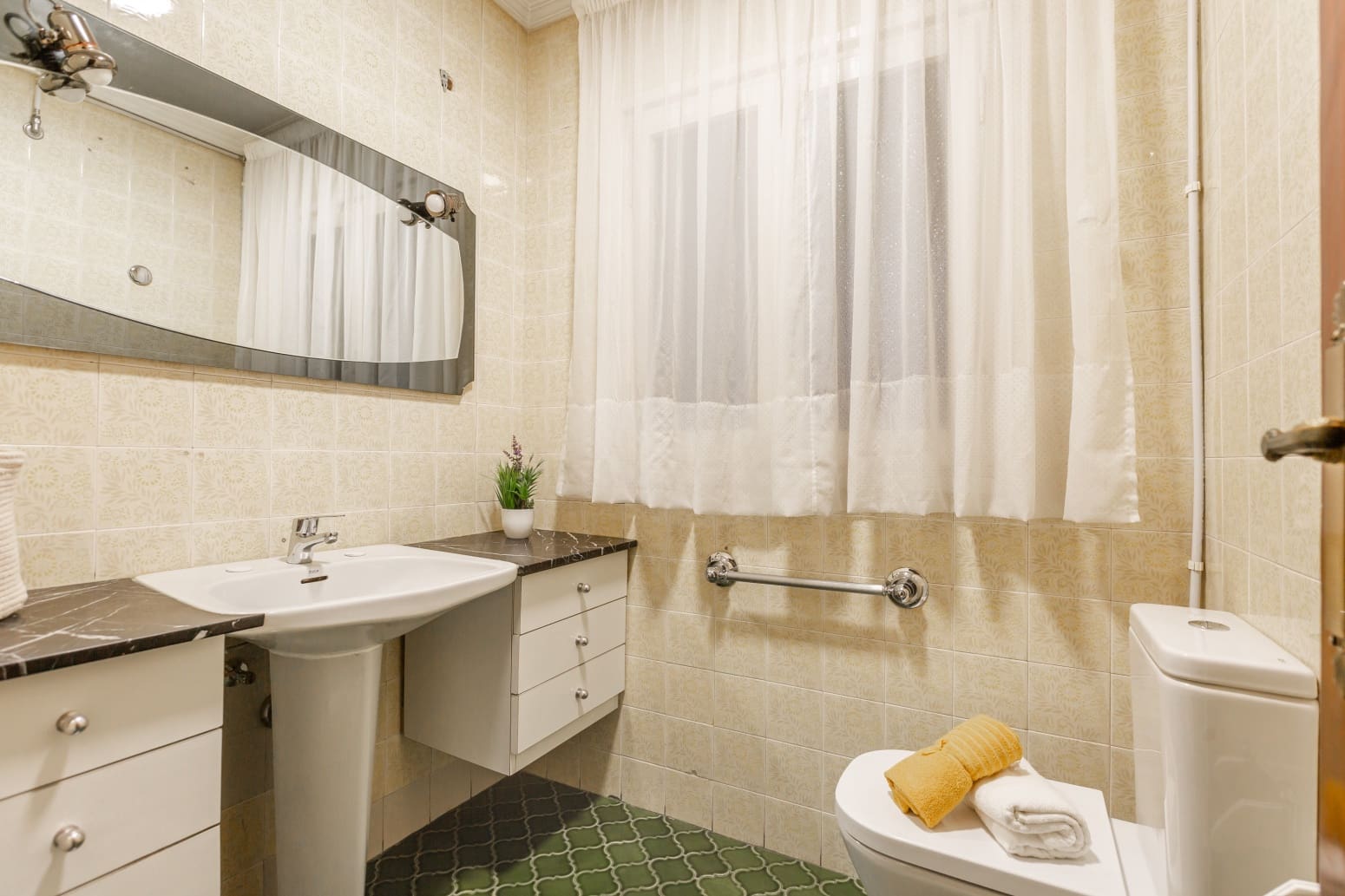 4 bedroom Flat for sale in Pamplona / Iruna with garage - € 384,000 (Ref: 9142701)