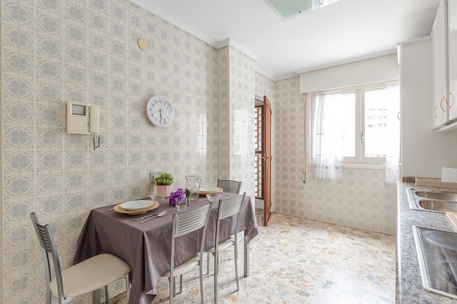 4 bedroom Flat for sale in Pamplona / Iruna with garage - € 384,000 (Ref: 9142701)