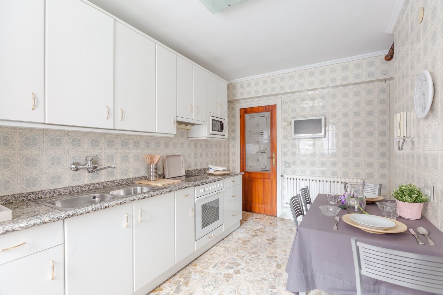 4 bedroom Flat for sale in Pamplona / Iruna with garage - € 384,000 (Ref: 9142701)