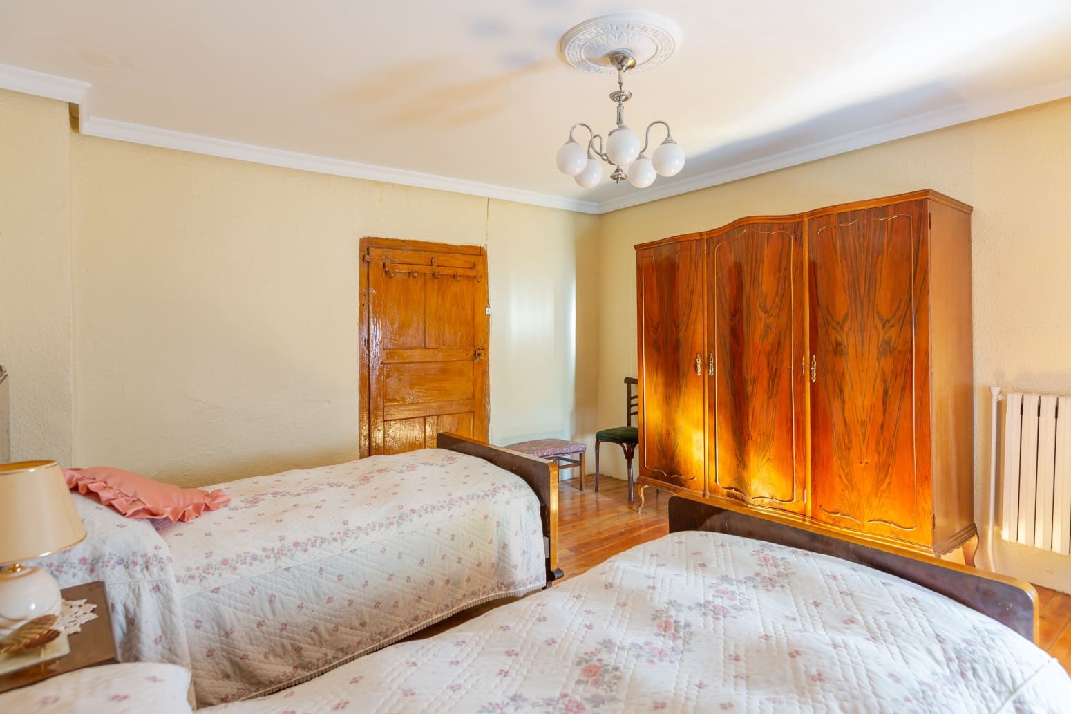 6 bedroom Villa for sale in Esquiroz - € 310,000 (Ref: 9148996)