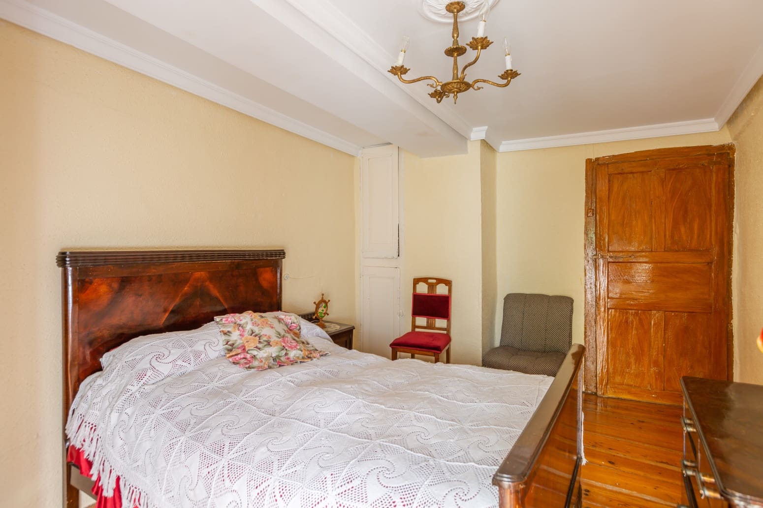 6 bedroom Villa for sale in Esquiroz - € 310,000 (Ref: 9148996)