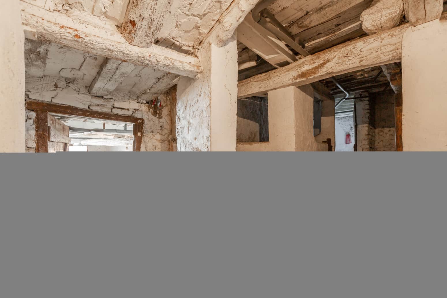 6 bedroom Villa for sale in Esquiroz - € 310,000 (Ref: 9148996)