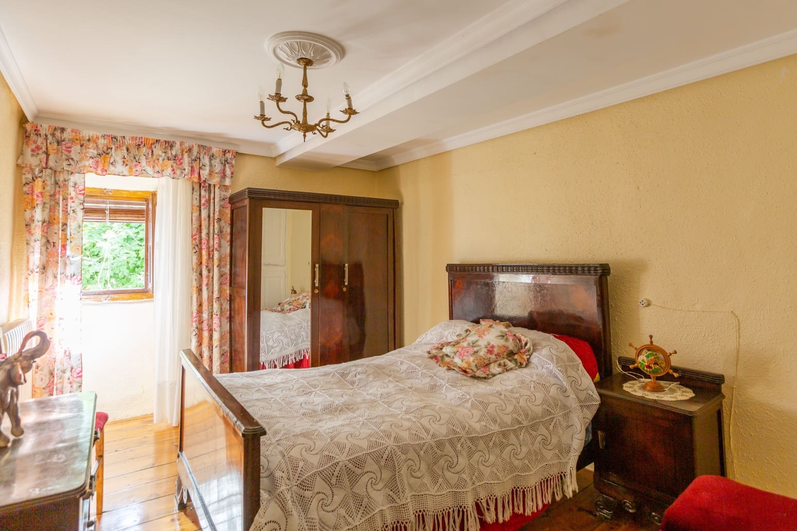6 bedroom Villa for sale in Esquiroz - € 310,000 (Ref: 9148996)