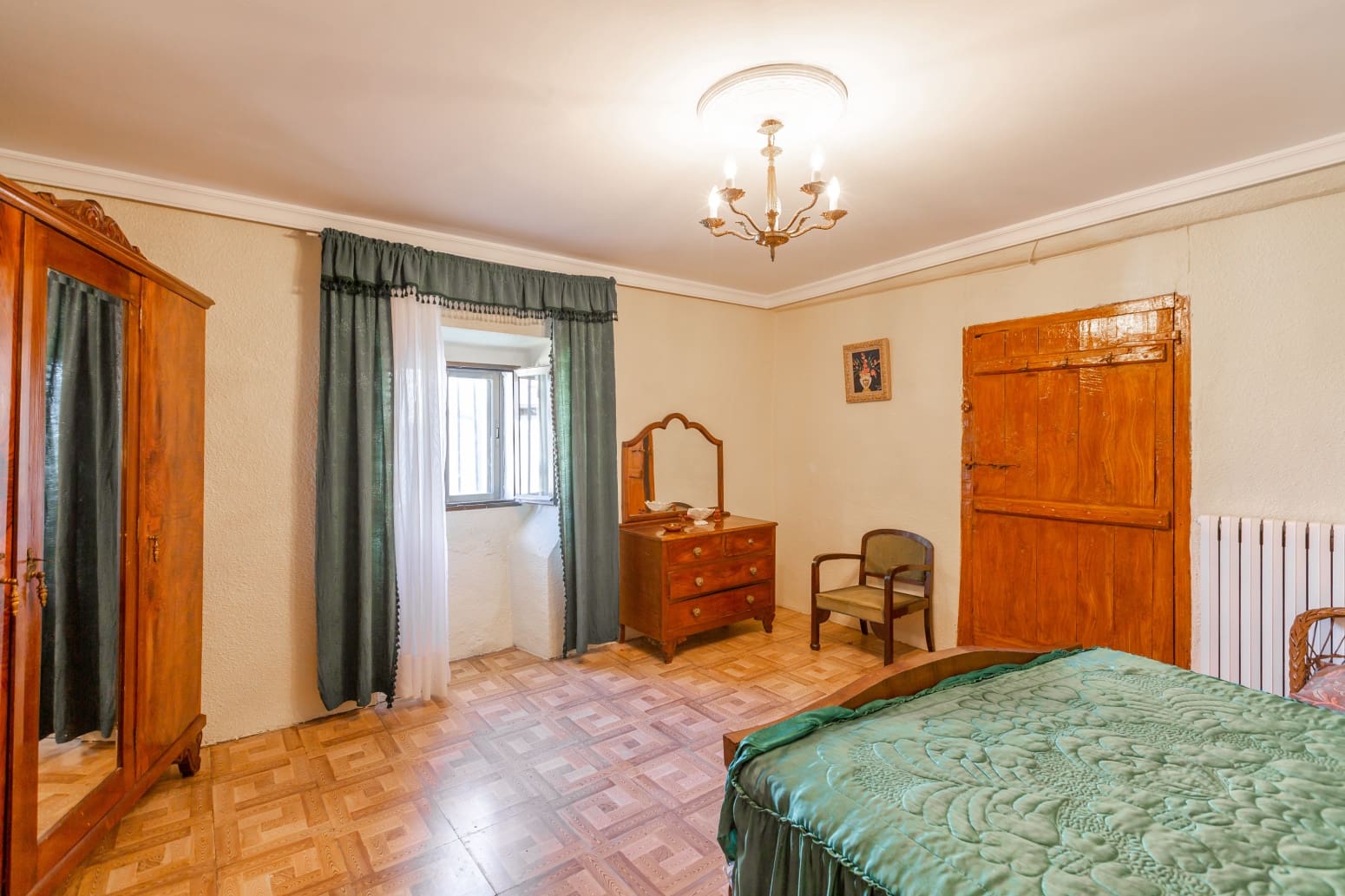 6 bedroom Villa for sale in Esquiroz - € 310,000 (Ref: 9148996)