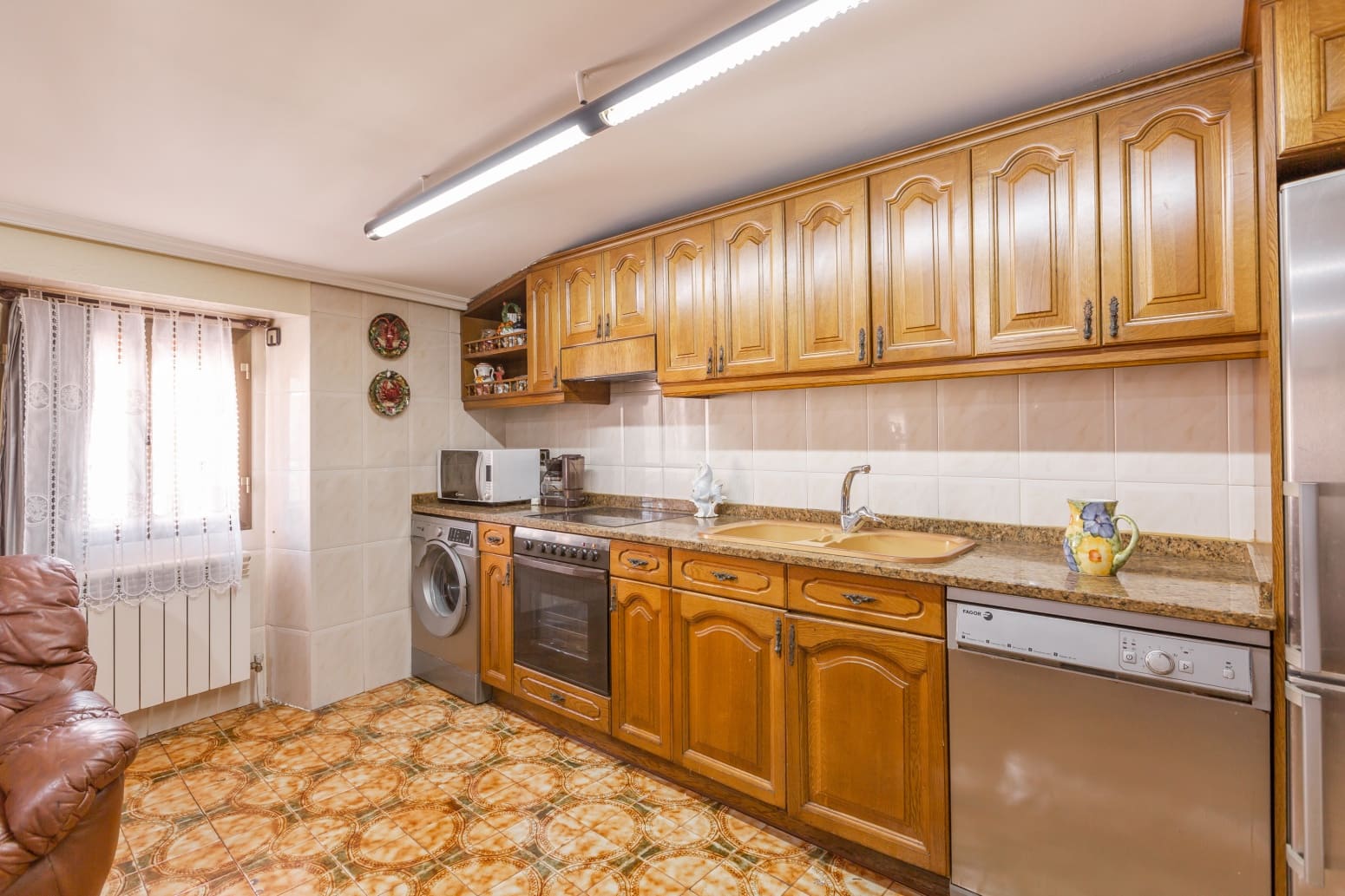 6 bedroom Villa for sale in Esquiroz - € 310,000 (Ref: 9148996)