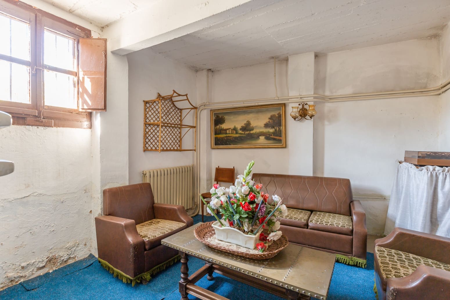 6 bedroom Villa for sale in Esquiroz - € 310,000 (Ref: 9148996)