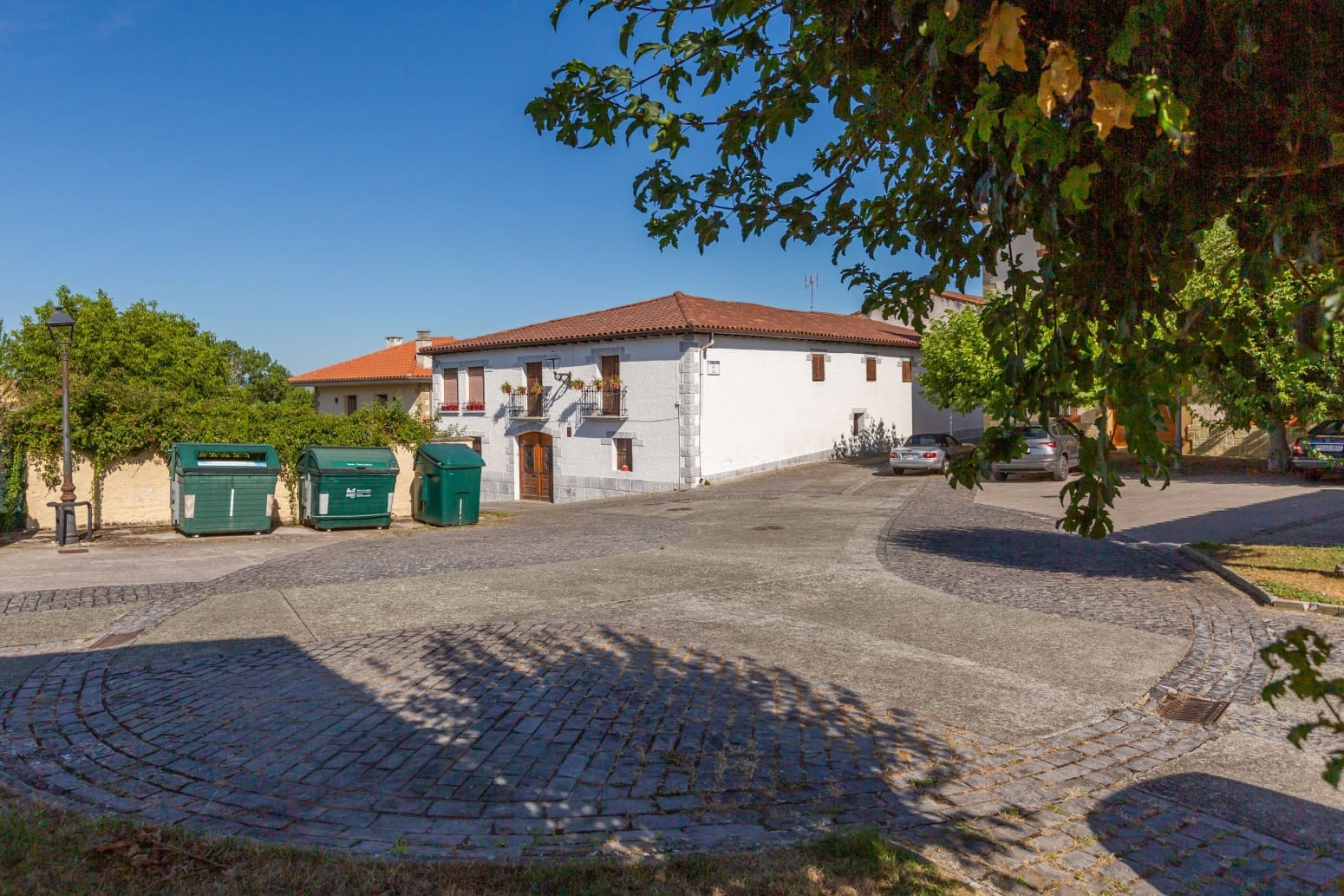 6 bedroom Villa for sale in Esquiroz - € 310,000 (Ref: 9148996)