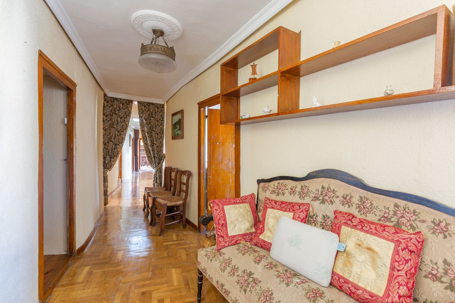 6 bedroom Villa for sale in Esquiroz - € 310,000 (Ref: 9148996)
