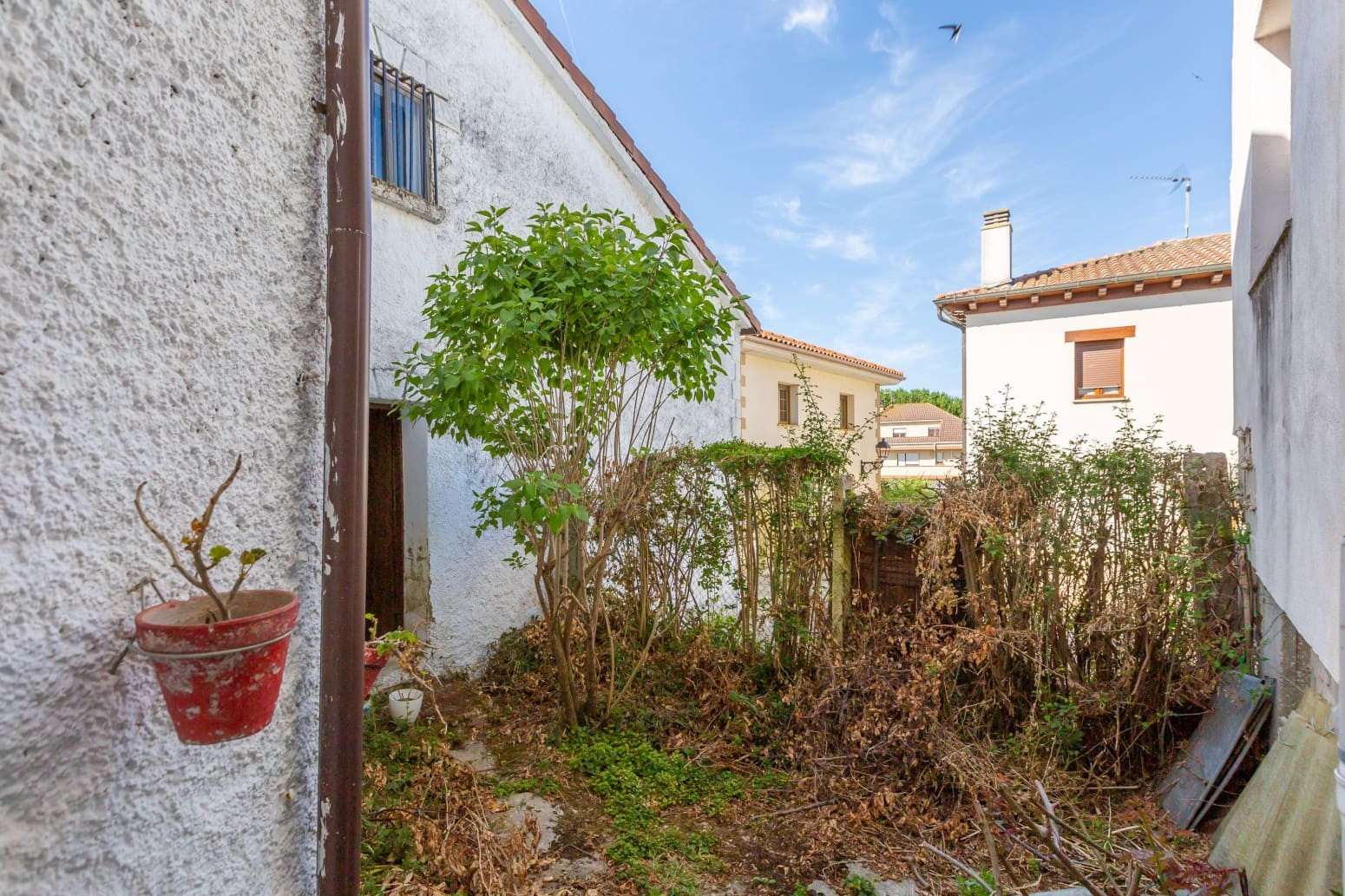 6 bedroom Villa for sale in Esquiroz - € 310,000 (Ref: 9148996)