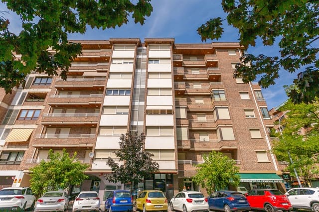 3 soveværelse Lejlighed til salg i Pamplona / Iruña med garage - € 365.000 (Ref: 9160866)