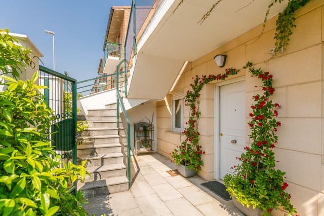 4 bedroom Villa for sale in Huarte with garage - € 620,000 (Ref: 9177691)