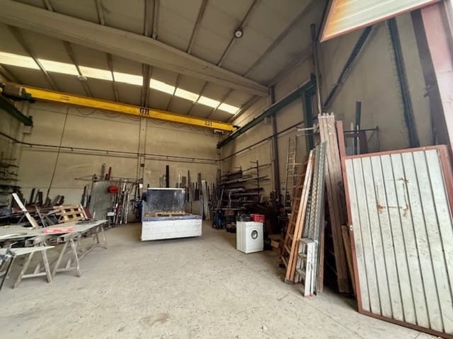 Commercial for sale in Orcoyen - € 249,000 (Ref: 9192151)