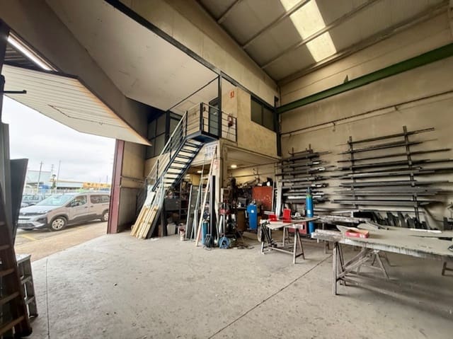 Commercial for sale in Orcoyen - € 249,000 (Ref: 9192151)