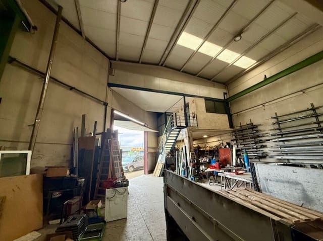 Commercial for sale in Orcoyen - € 249,000 (Ref: 9192151)