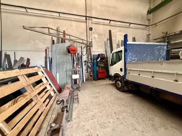 Commercial for sale in Orcoyen - € 249,000 (Ref: 9192151)