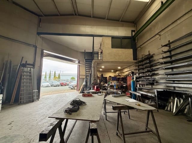 Commercial for sale in Orcoyen - € 249,000 (Ref: 9192151)