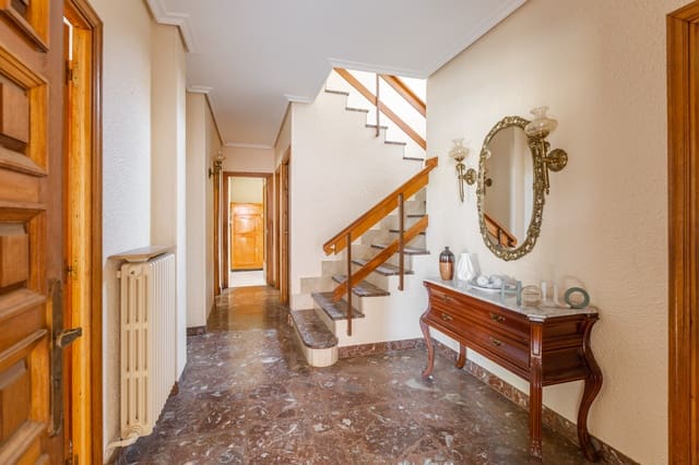 7 bedroom Villa for sale in Mélida with garage - € 185,000 (Ref: 9214918)