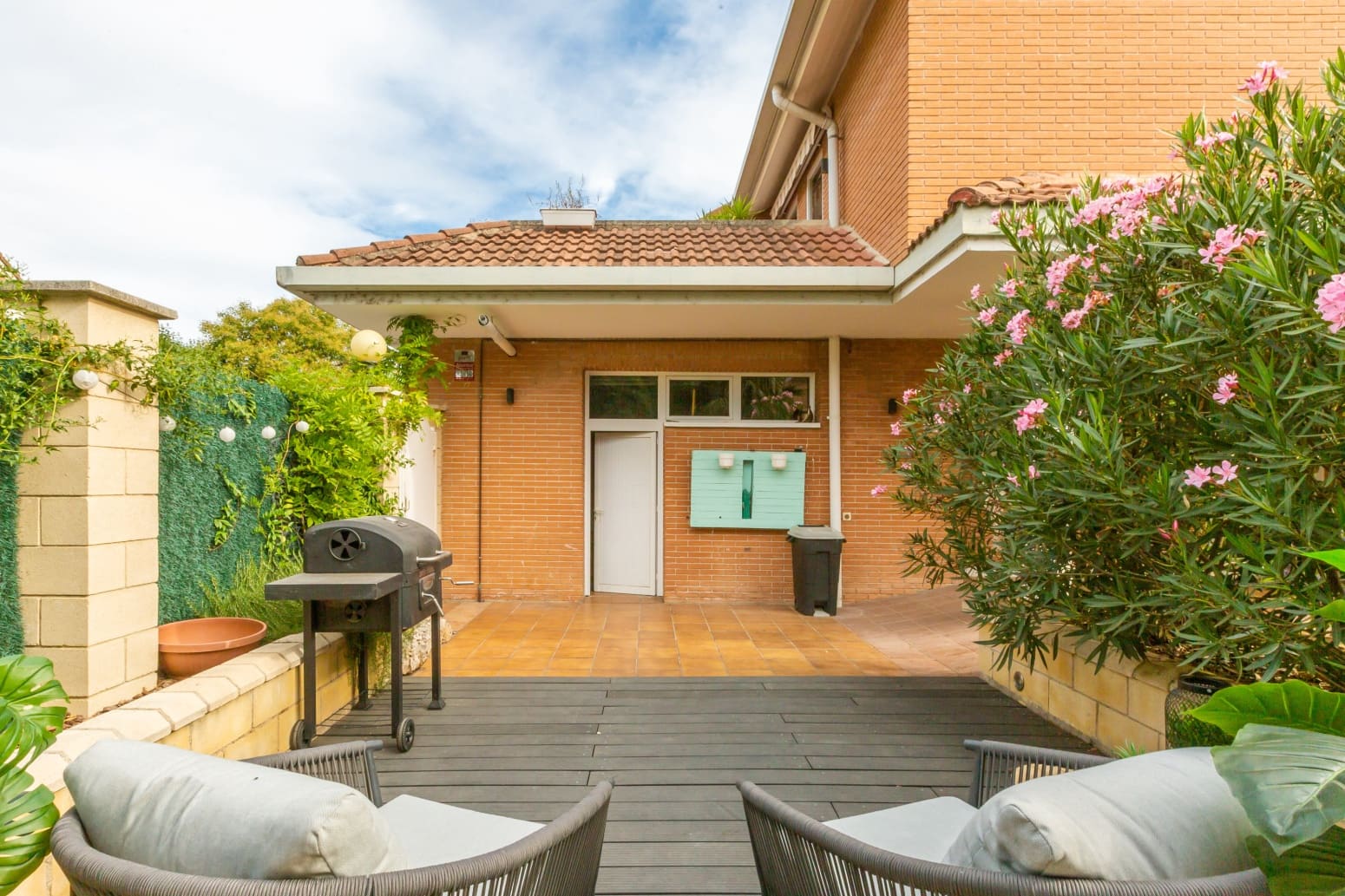 4 soveværelse Villa til salg i Egues med swimmingpool garage - € 569.000 (Ref: 9243037)