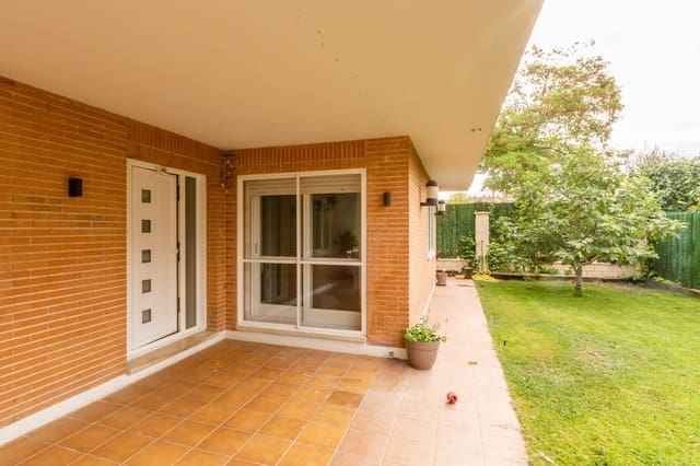 4 soveværelse Villa til salg i Egüés, Valle de Egüés/Eguesibar med swimmingpool garage - € 569.000 (Ref: 9243037)