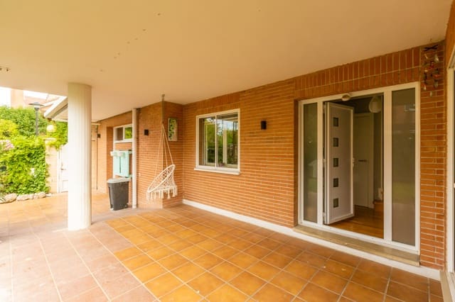 4 soveværelse Villa til salg i Egüés, Valle de Egüés/Eguesibar med swimmingpool garage - € 569.000 (Ref: 9243037)