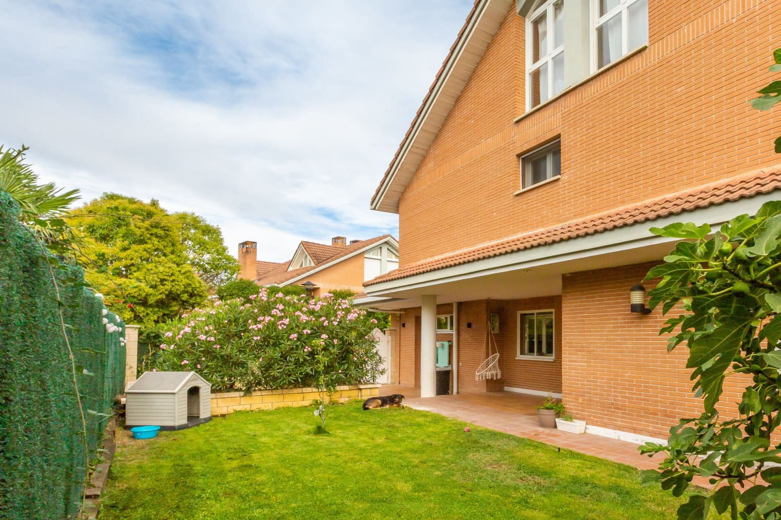 4 soveværelse Villa til salg i Egues med swimmingpool garage - € 569.000 (Ref: 9243037)