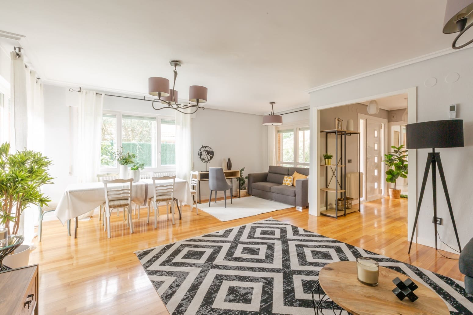 4 soveværelse Villa til salg i Egues med swimmingpool garage - € 569.000 (Ref: 9243037)