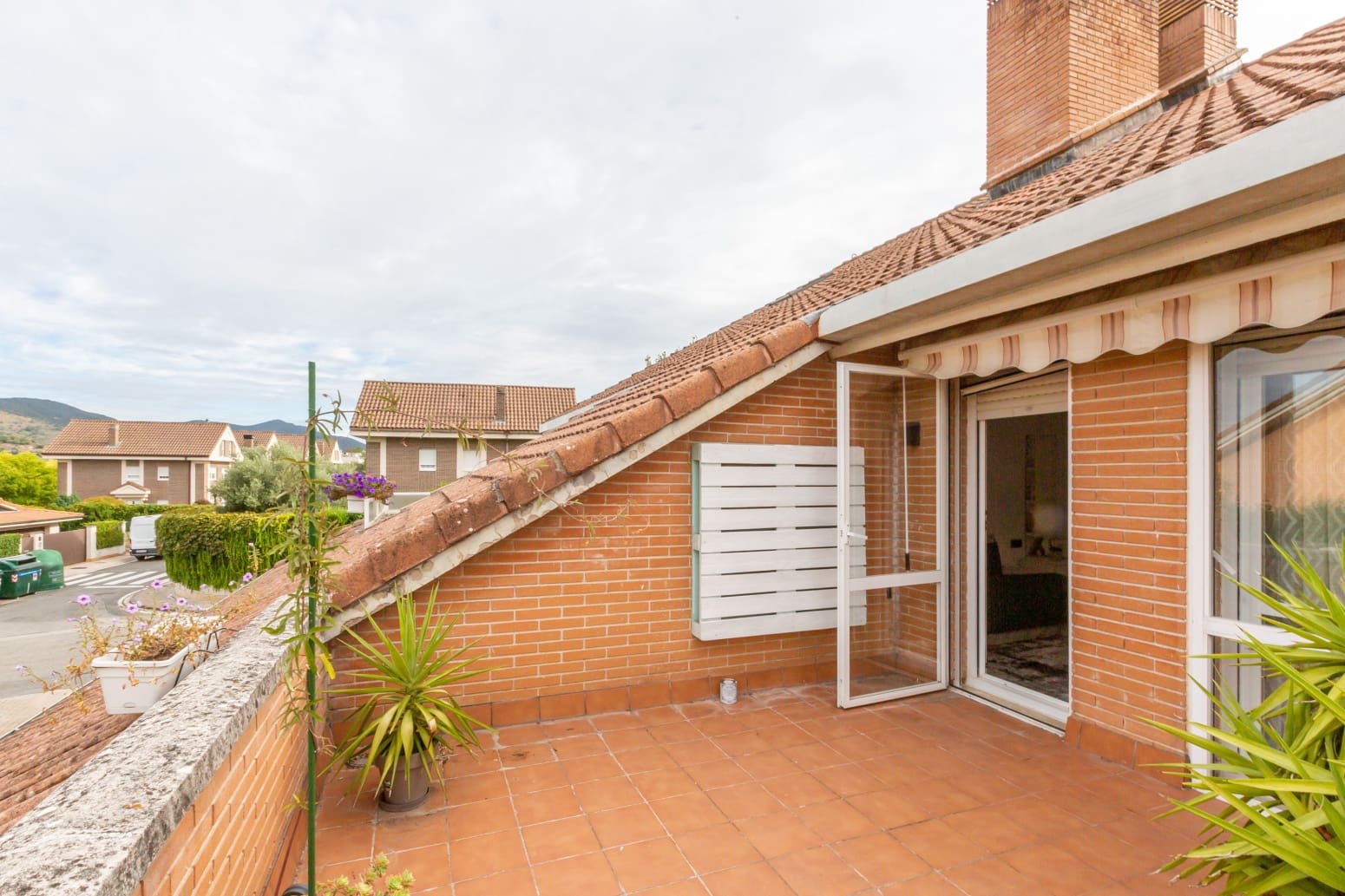 4 soveværelse Villa til salg i Egues med swimmingpool garage - € 569.000 (Ref: 9243037)