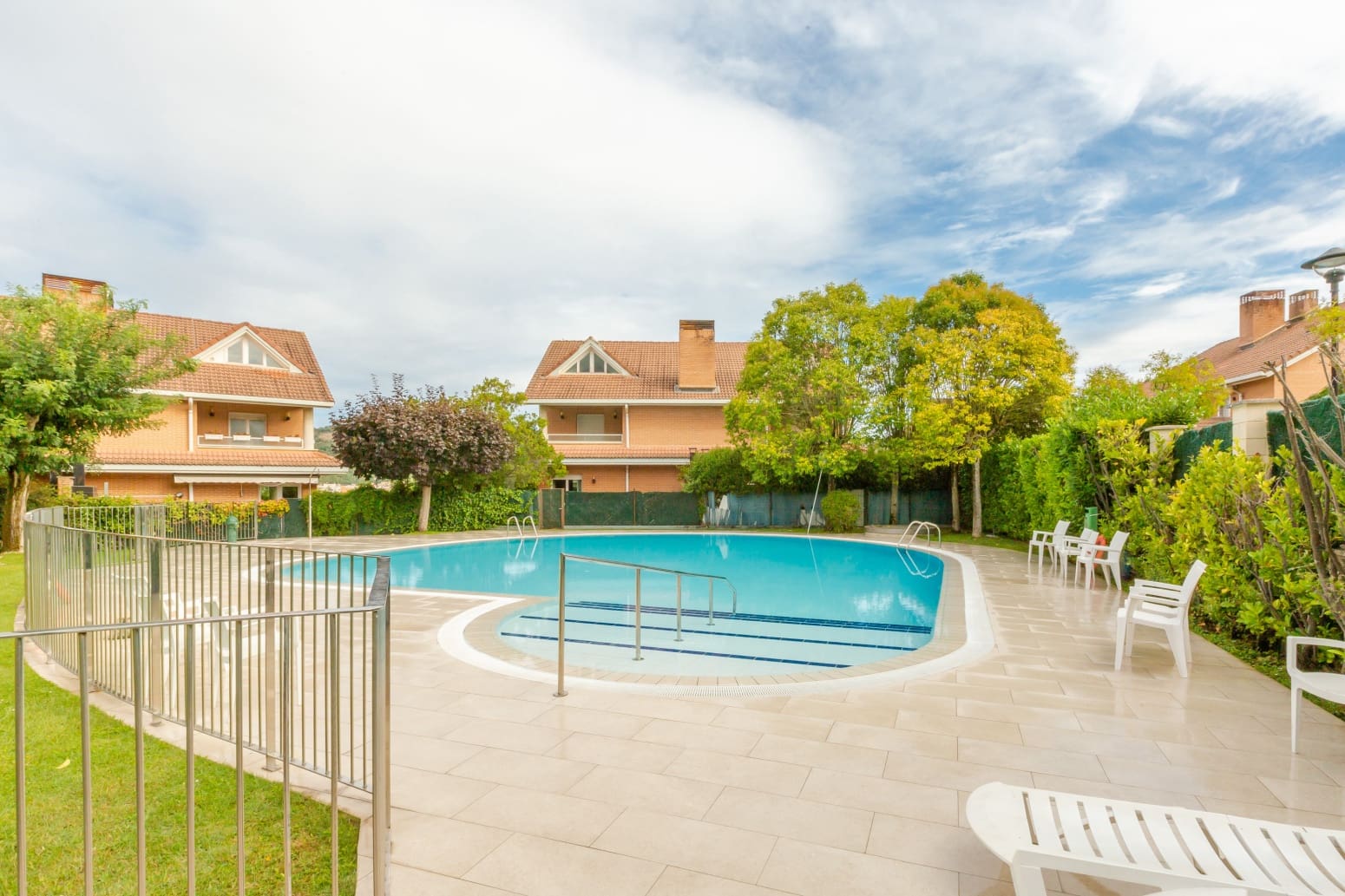 4 soveværelse Villa til salg i Egues med swimmingpool garage - € 569.000 (Ref: 9243037)