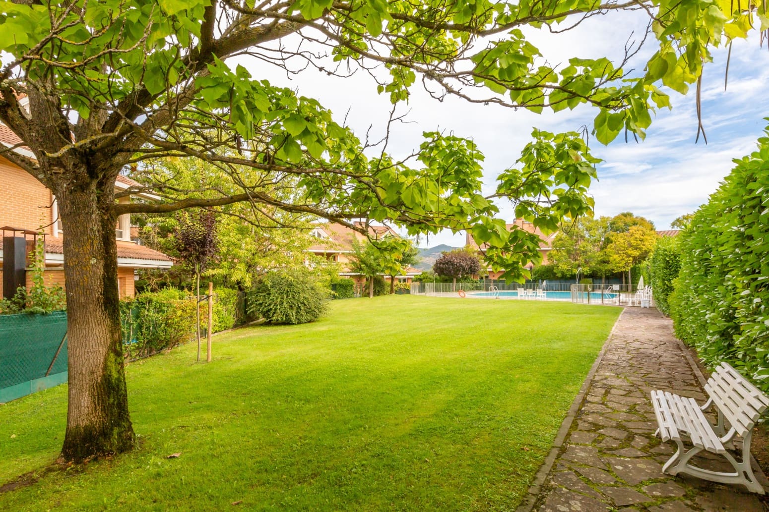 4 soveværelse Villa til salg i Egues med swimmingpool garage - € 569.000 (Ref: 9243037)