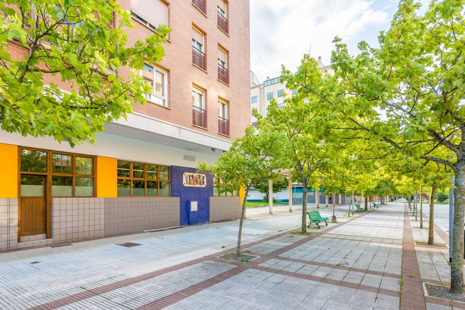 Kommersiell til salgs i Pamplona - € 315 000 (Ref: 9246498)