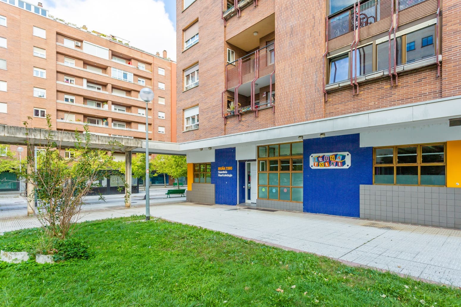 Kommersiell til salgs i Pamplona - € 315 000 (Ref: 9246498)