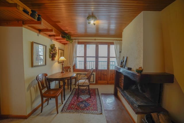 2 bedroom Flat for sale in Aisa with garage - € 199,500 (Ref: 9254826)