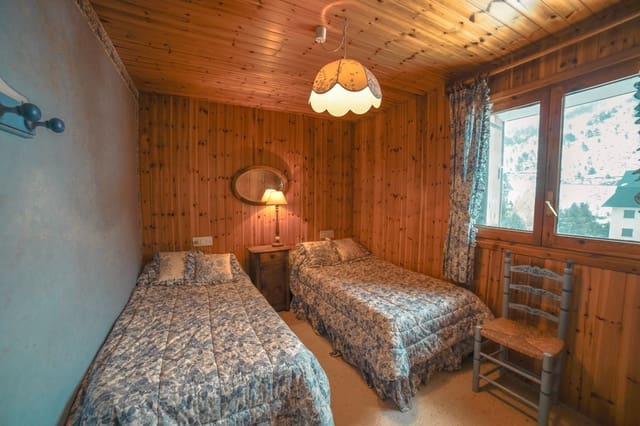 2 bedroom Flat for sale in Aisa with garage - € 199,500 (Ref: 9254826)