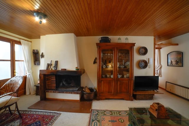 2 bedroom Flat for sale in Aisa with garage - € 199,500 (Ref: 9254826)