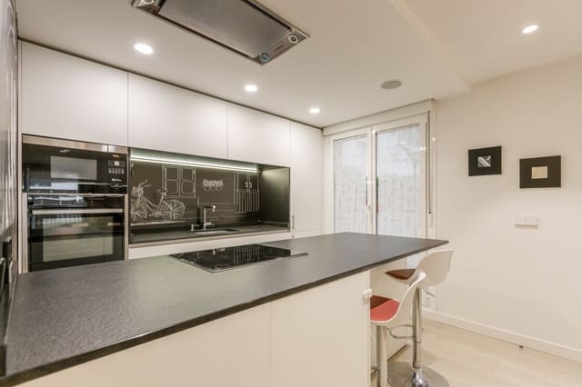 3 makuuhuone Asunto myytävänä paikassa Pamplona - 377 000 € (Ref: 9300753)