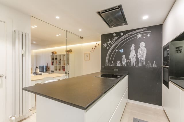 3 makuuhuone Asunto myytävänä paikassa Pamplona - 377 000 € (Ref: 9300753)