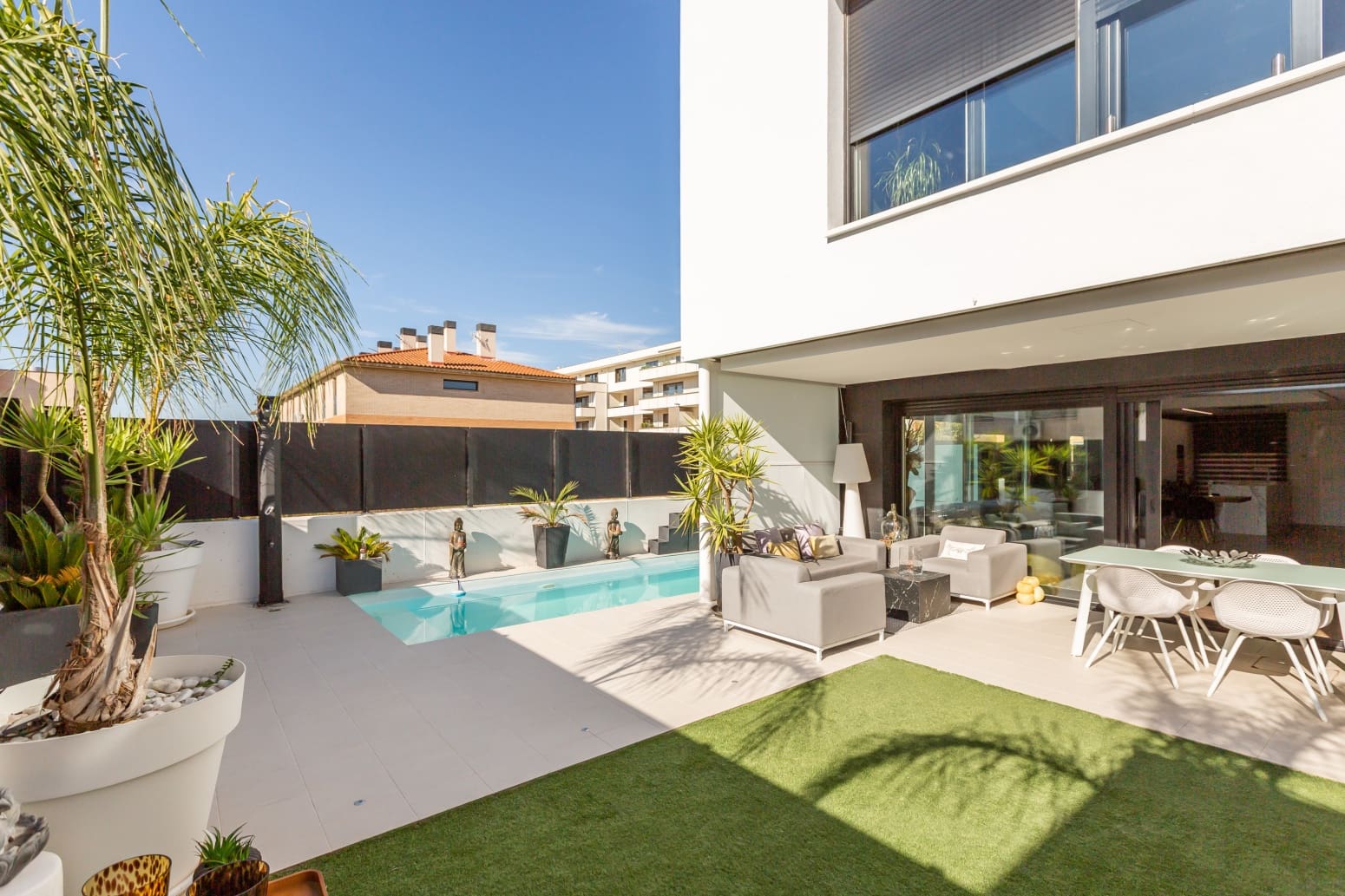 2 soveværelse Villa til salg i Tudela med swimmingpool - € 690.000 (Ref: 9310591)