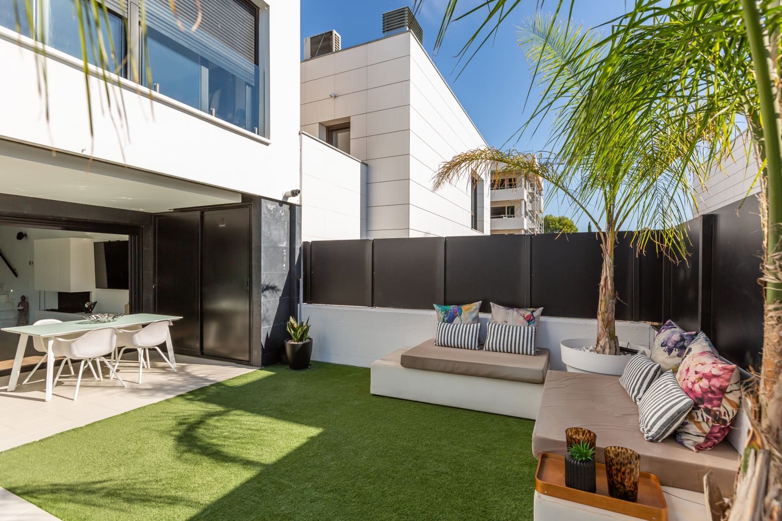 2 soveværelse Villa til salg i Tudela med swimmingpool - € 690.000 (Ref: 9310591)