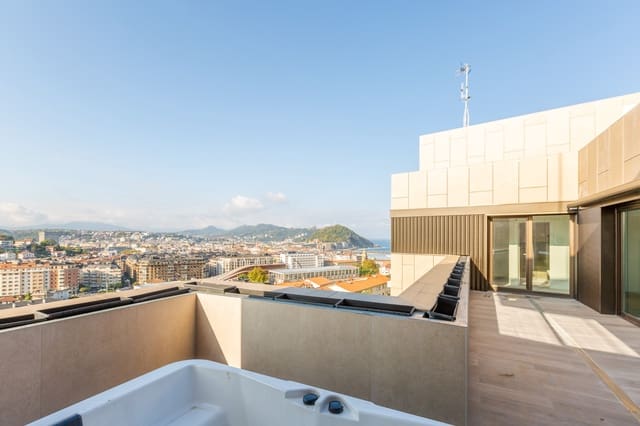 2 slaapkamer Flat te koop in Donostia-San Sebastián met garage - € 1.200.000 (Ref: 9321641)