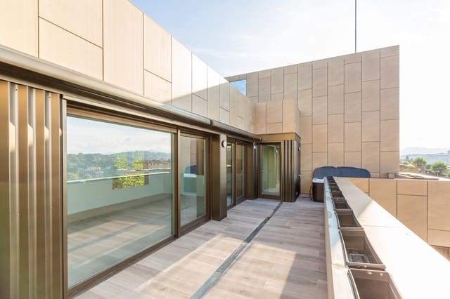 2 slaapkamer Flat te koop in Donostia-San Sebastián met garage - € 1.200.000 (Ref: 9321641)