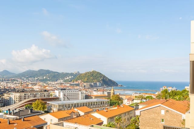 2 slaapkamer Flat te koop in Donostia-San Sebastián met garage - € 1.200.000 (Ref: 9321641)