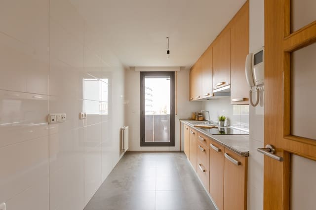 3 soveværelse Lejlighed til salg i Pamplona / Iruña med garage - € 289.000 (Ref: 9321642)